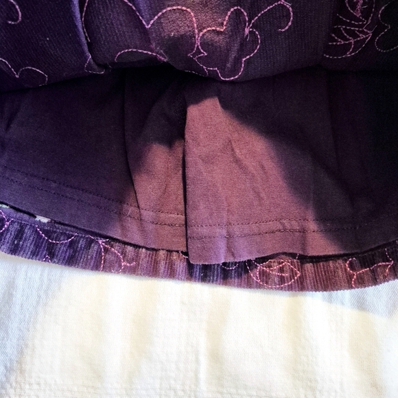 Lands' End girls size 6 purple corduroy skirt with flower applique, has shorts - Picture 3 of 6